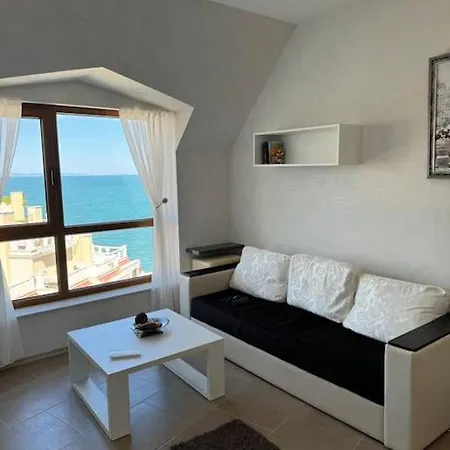 с изглед към морето в ла мер * غولدن ساندز