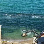 Апартамент с изглед към морето в ла мер *