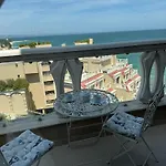 с изглед към морето в ла мер Апартамент *