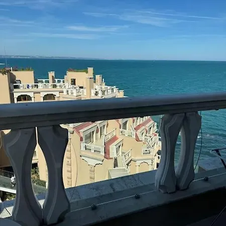 с изглед към морето в ла мер Appartement