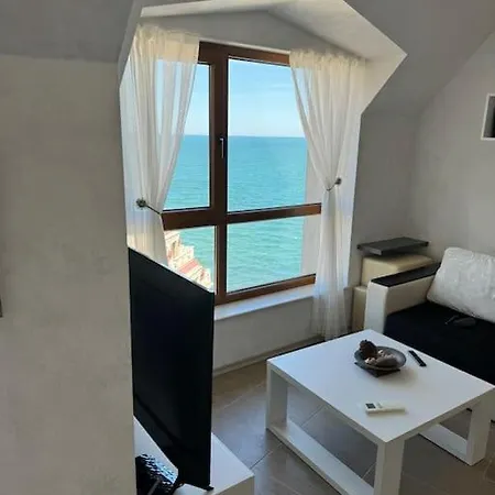 с изглед към морето в ла мер * Goudstrand