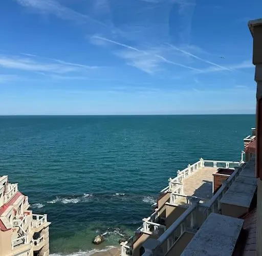 Апартамент с изглед към морето в ла мер Златни пясъци