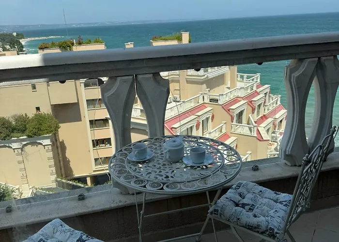 с изглед към морето в ла мер Appartement *