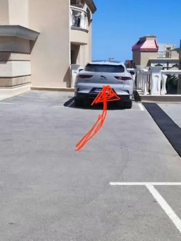 с изглед към морето в ла мер Sables d'or